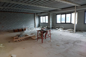 Locale commerciale /magazzino