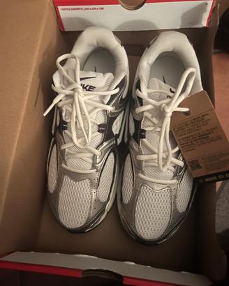 Sneakers Nike bianche e argento - Nuove con scatol