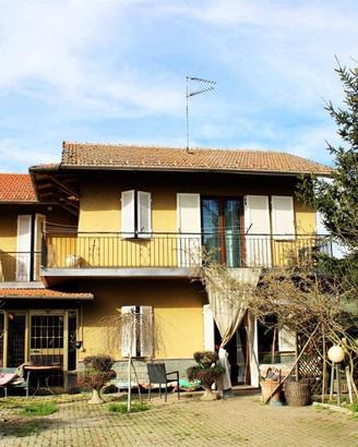 Villa di 200 m² con più di 5 locali e box auto dop