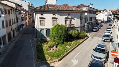 UDINE, centro storico: luminoso ufficio/negozio
