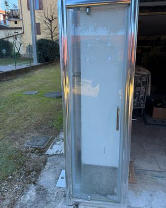 Box doccia a bilico in vetro