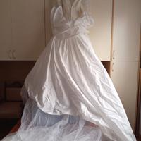 Abito da sposa elegante e raffinato