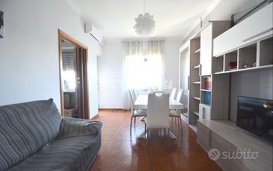 Ampio quadrilocale in zona tranquilla