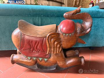 Elefante a dondolo vintage in legno massello
