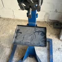 Cavalletto motore reggimotore