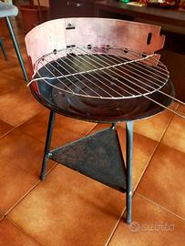 barbecue portatile a carbone con piedi