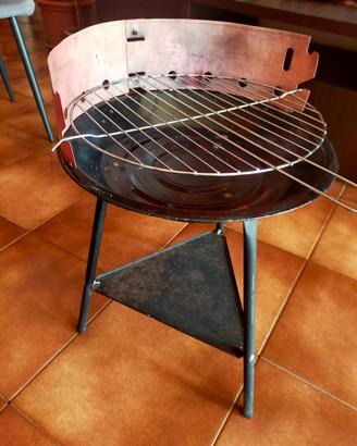 barbecue portatile a carbone con piedi
