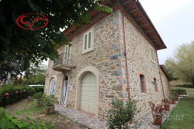 Villa di 237 m² con più di 5 locali e box auto dop