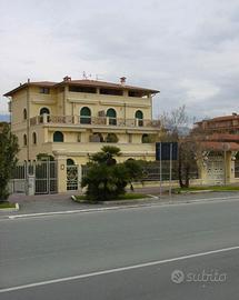 Residenziale appartamento in villa Marina di Massa