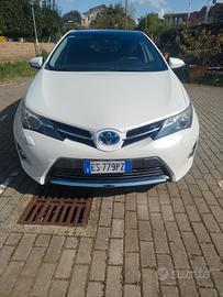 Toyota auris full hybrid garanzia 1 anno