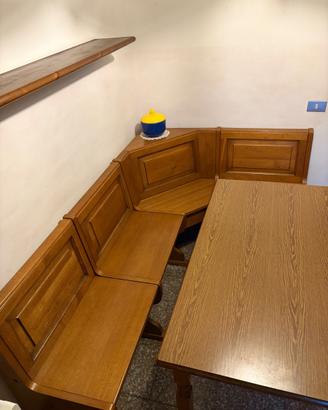 Cassapanca ad angolo con tavolo