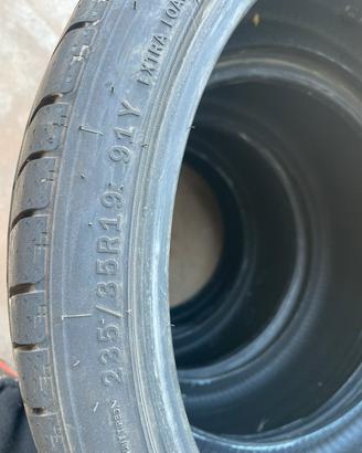 Gomme 235/35R19