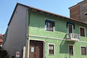 SPLENDIDA PORZIONE DI CASA INDIPENDENTE LIBERA SU