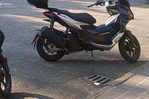 Aprilia SR gt 200