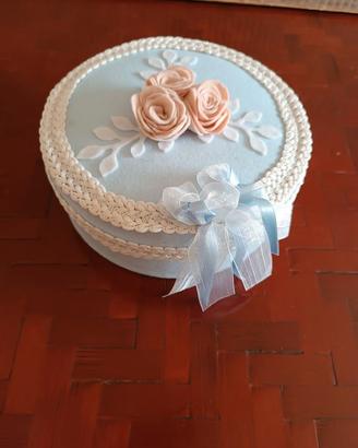 Scatola portaoggetti con rose