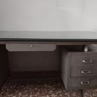 Scrivania in ferro