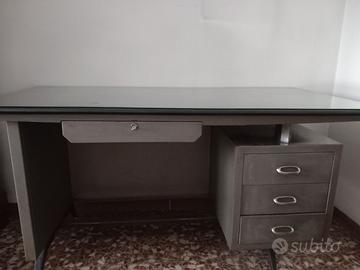 Scrivania in ferro