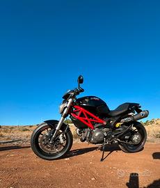 Ducati Monster 796