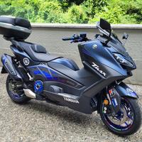 Yamaha T-Max 560 con accessori + garanzia 2028