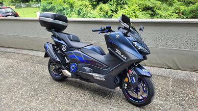 Yamaha T-Max 560 con accessori + garanzia 2028