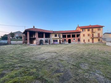 Cascinale da ristrutturare