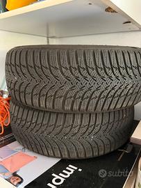 Due gomme per auto