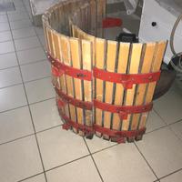 Torchio carolla vasconi bidoni attrezzatura vino