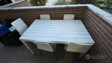 Tavolo da esterno in plastica + 5 sedie