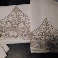 coppia asciugamani lino ad intaglio a mano