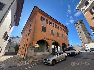 RAFFINATO E SPAZIOSO APPARTAMENTO ULTIMO PIANO ...