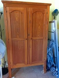 Armadio in legno puro