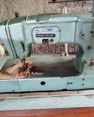 Macchina da cucire industriale vintage