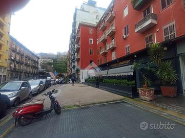 NEGOZIO A NAPOLI