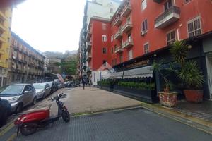 NEGOZIO A NAPOLI