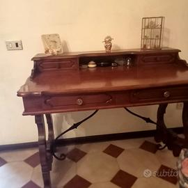 Scrittoio a lira in noce e ferro battuto