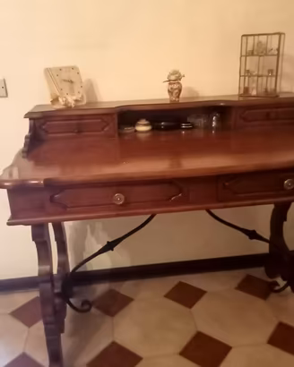 Scrittoio a lira in noce e ferro battuto