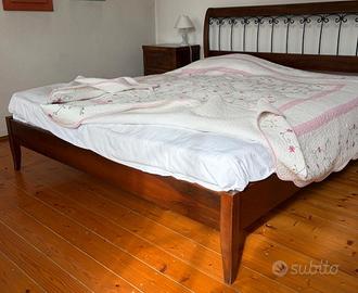 LETTO MATRIMONIALE POLTRONE E COMODINI