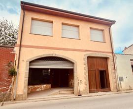 Locale commerciale pronto all'uso