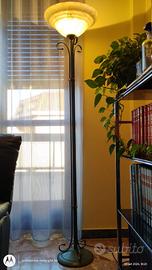 Piantana con lampada di vetro alogena