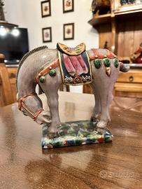 Cavallo in porcellana cinese firmato