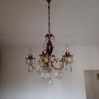 Lampadario sospeso a gocce