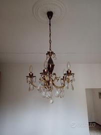 Lampadario sospeso a gocce