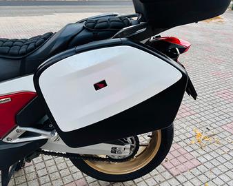 Valige Honda Integra 750