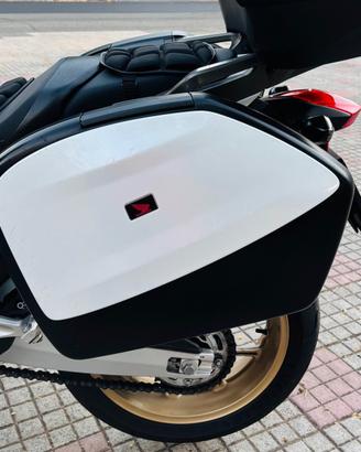 Valige Honda Integra 750
