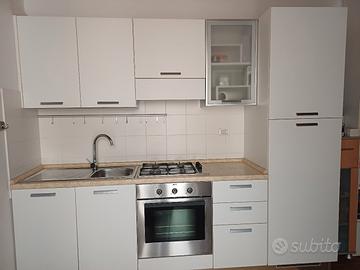 Cucina componibile bianca lunga m. 2,55