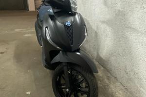 Beverly 400 DEEP BLACK