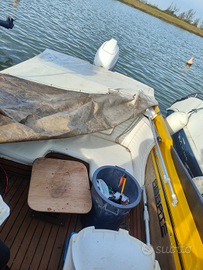 Barca motoscafo per la domenica