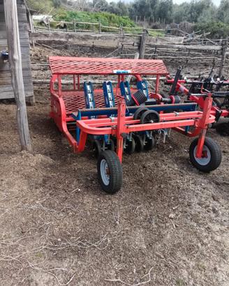 Attrezzature agricole praticamente nuove