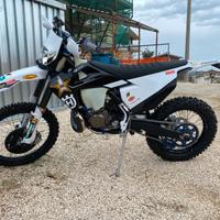 Enduro husquarna te 300 due tempi "rockstar"