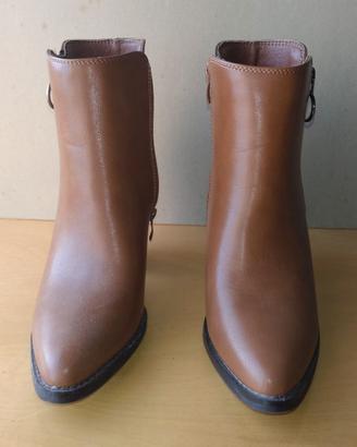 Stivaletti donna num. 38 (calzano strettine)